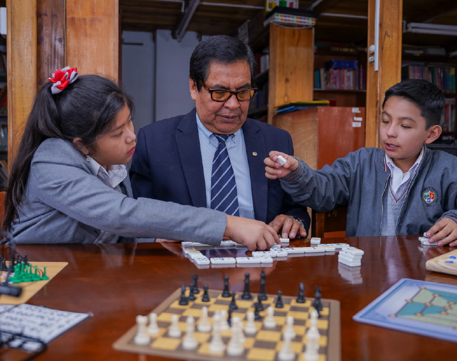 Estudiantes aprendiendo